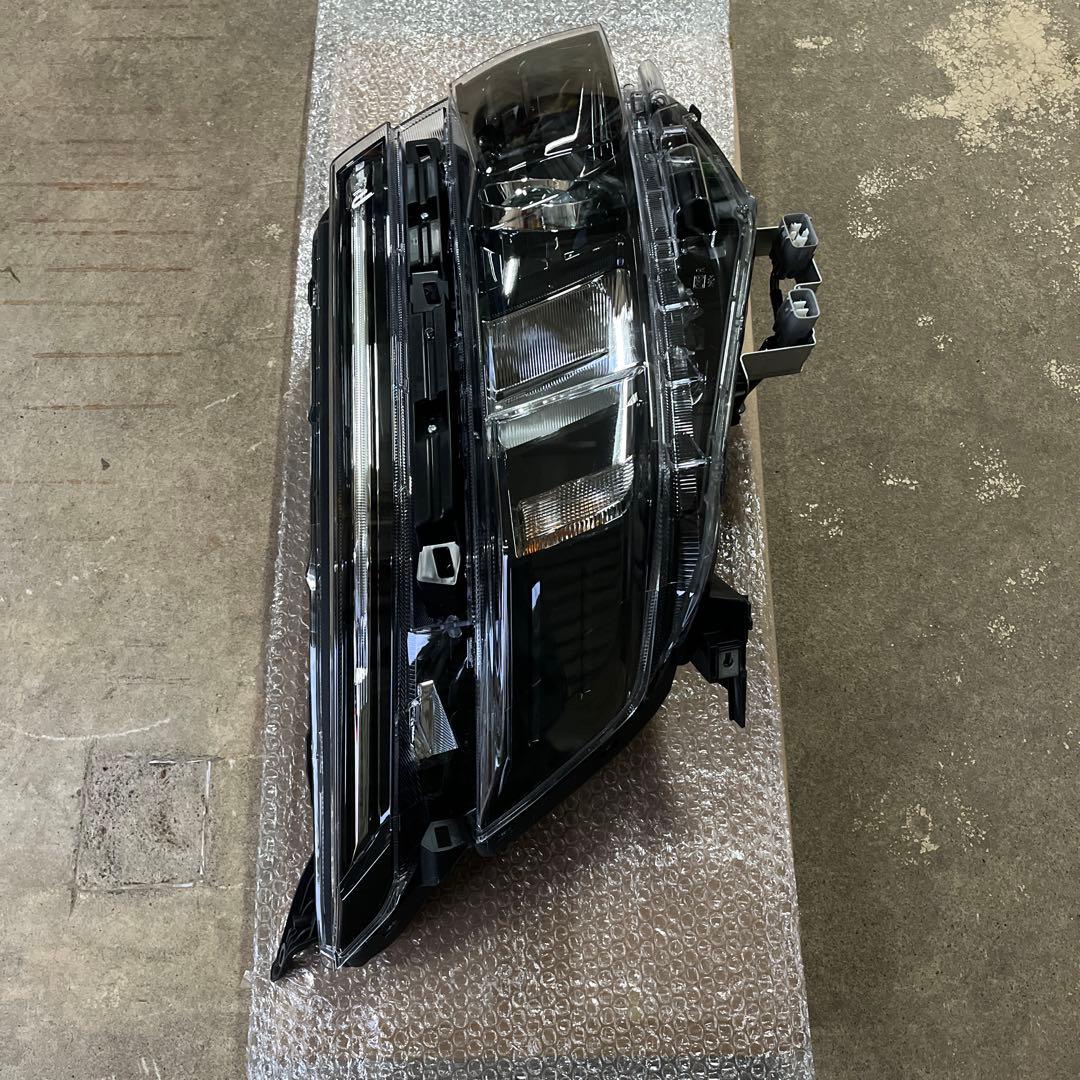 80 ヴォクシー 前期 ZWR ZRR80G 右 ヘッドライト