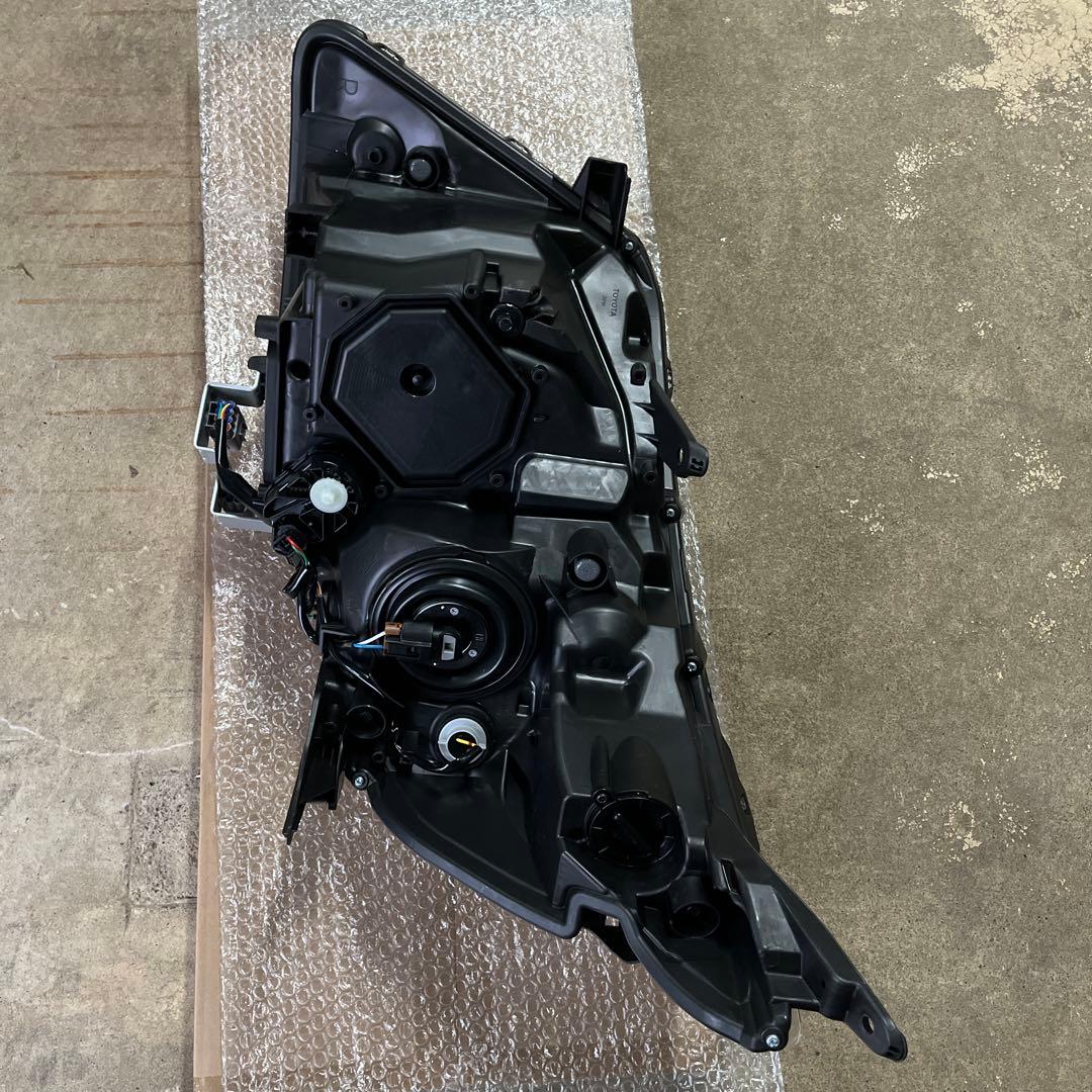 80 ヴォクシー 前期 ZWR ZRR80G 右 ヘッドライト