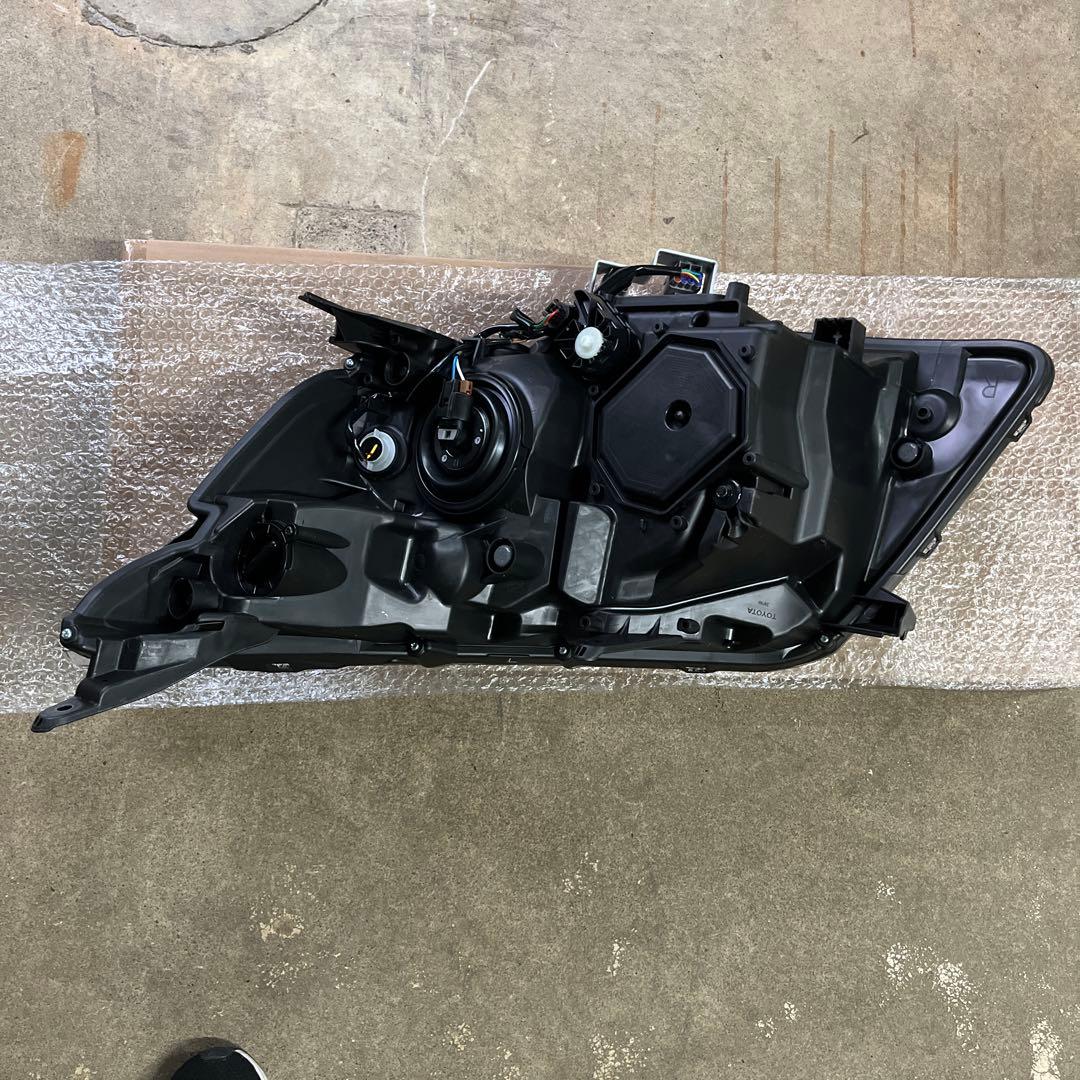 80 ヴォクシー 前期 ZWR ZRR80G 右 ヘッドライト