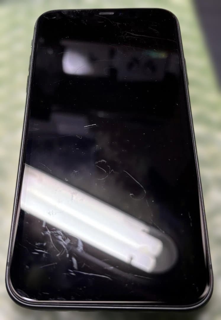 ★バッテリー100％★iPhone 11（64GB）ケース付き！