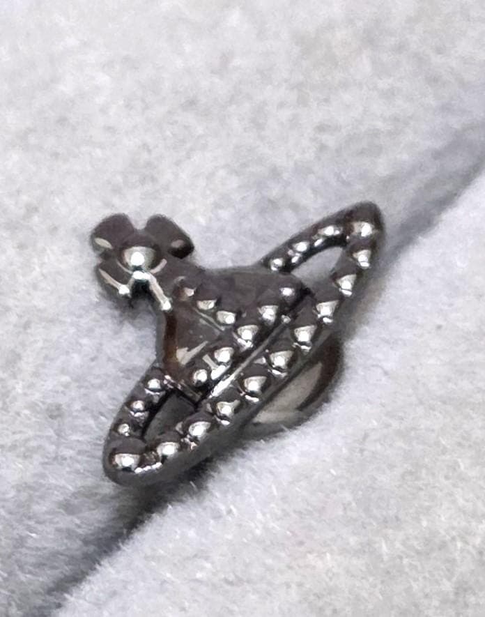 ヴィヴィアンウエストウッド　ORB　ガンメタリック　ピアス　片耳用　42077