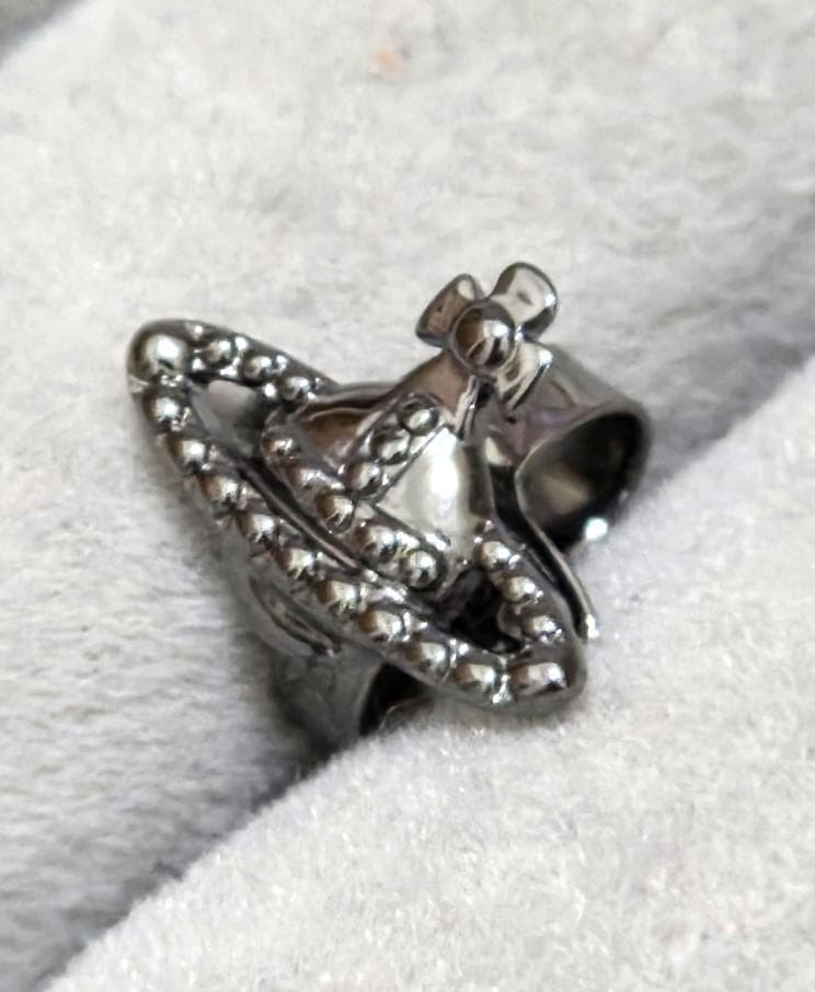 ヴィヴィアンウエストウッド　ORB　ガンメタリック　ピアス　片耳用　42077