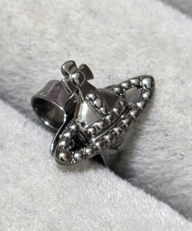 ヴィヴィアンウエストウッド　ORB　ガンメタリック　ピアス　片耳用　42077