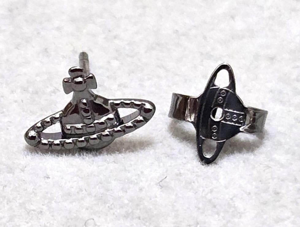 ヴィヴィアンウエストウッド　ORB　ガンメタリック　ピアス　片耳用　42077