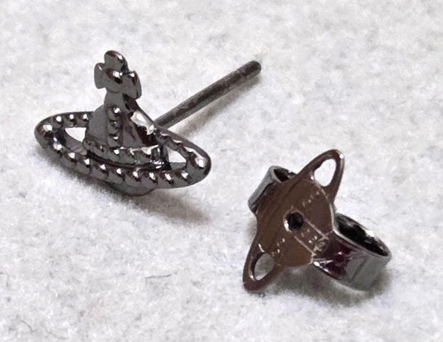 ヴィヴィアンウエストウッド　ORB　ガンメタリック　ピアス　片耳用　42077