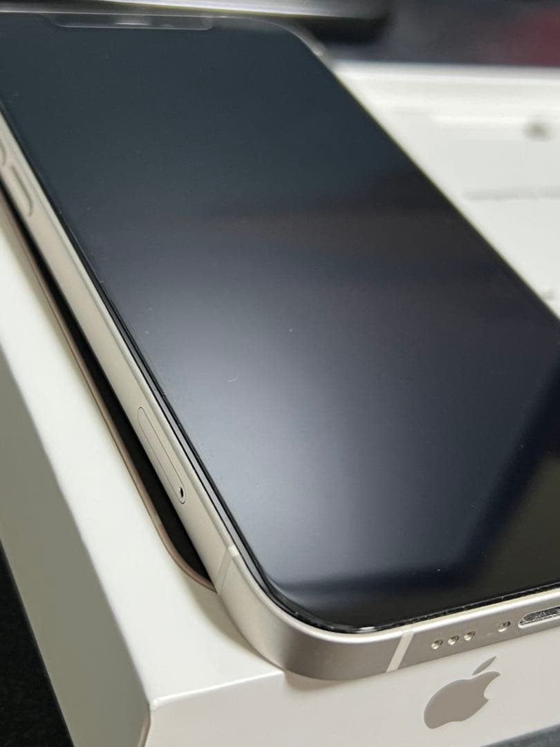 美品　Apple iPhone 12 ホワイト 本体 箱・充電ケーブル付