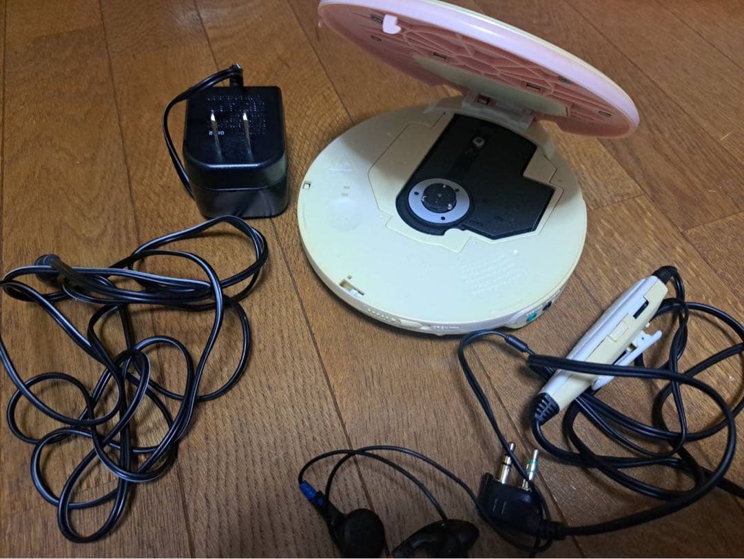 平成レトロ　ハローキティ　ポータブルCDプレーヤー　キティ