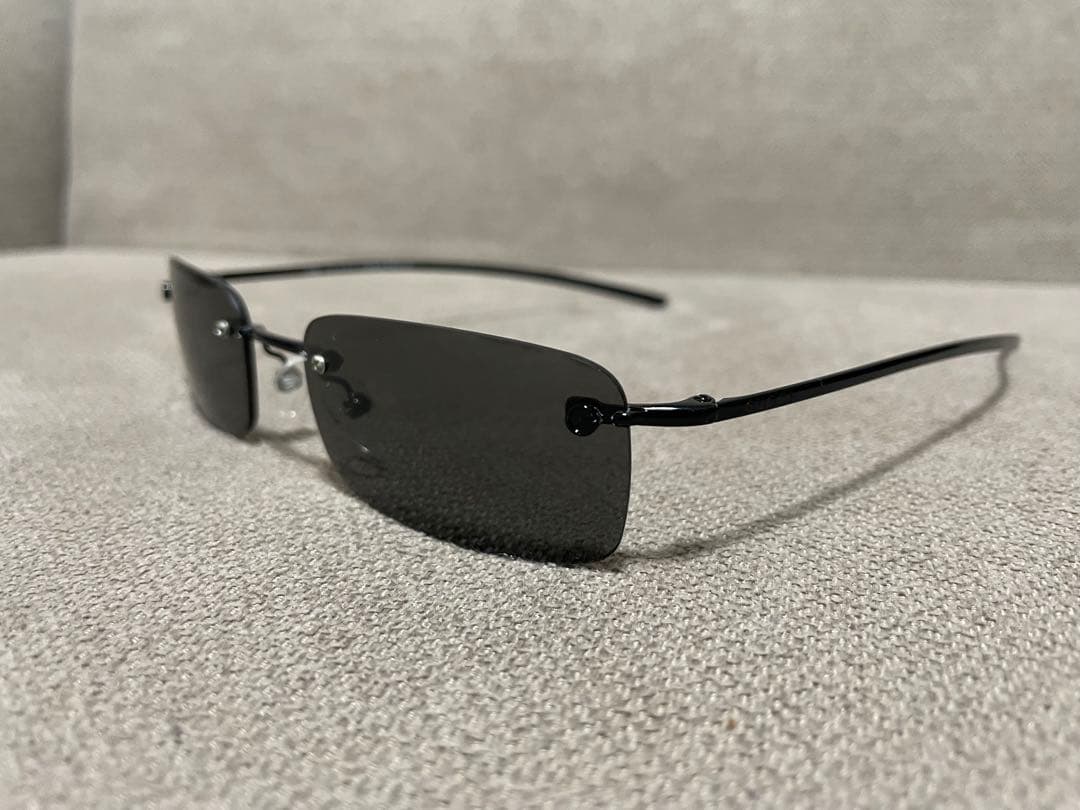 GUCCI ブラックメタルフレームサングラス