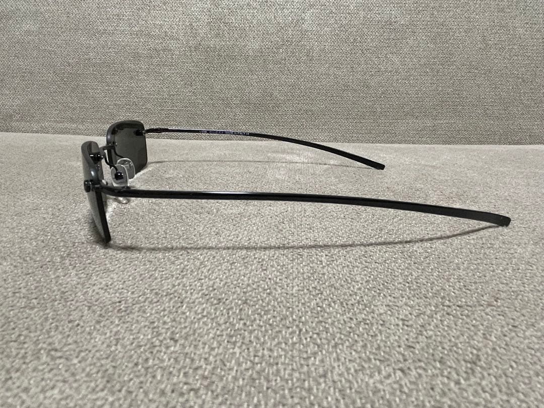 GUCCI ブラックメタルフレームサングラス