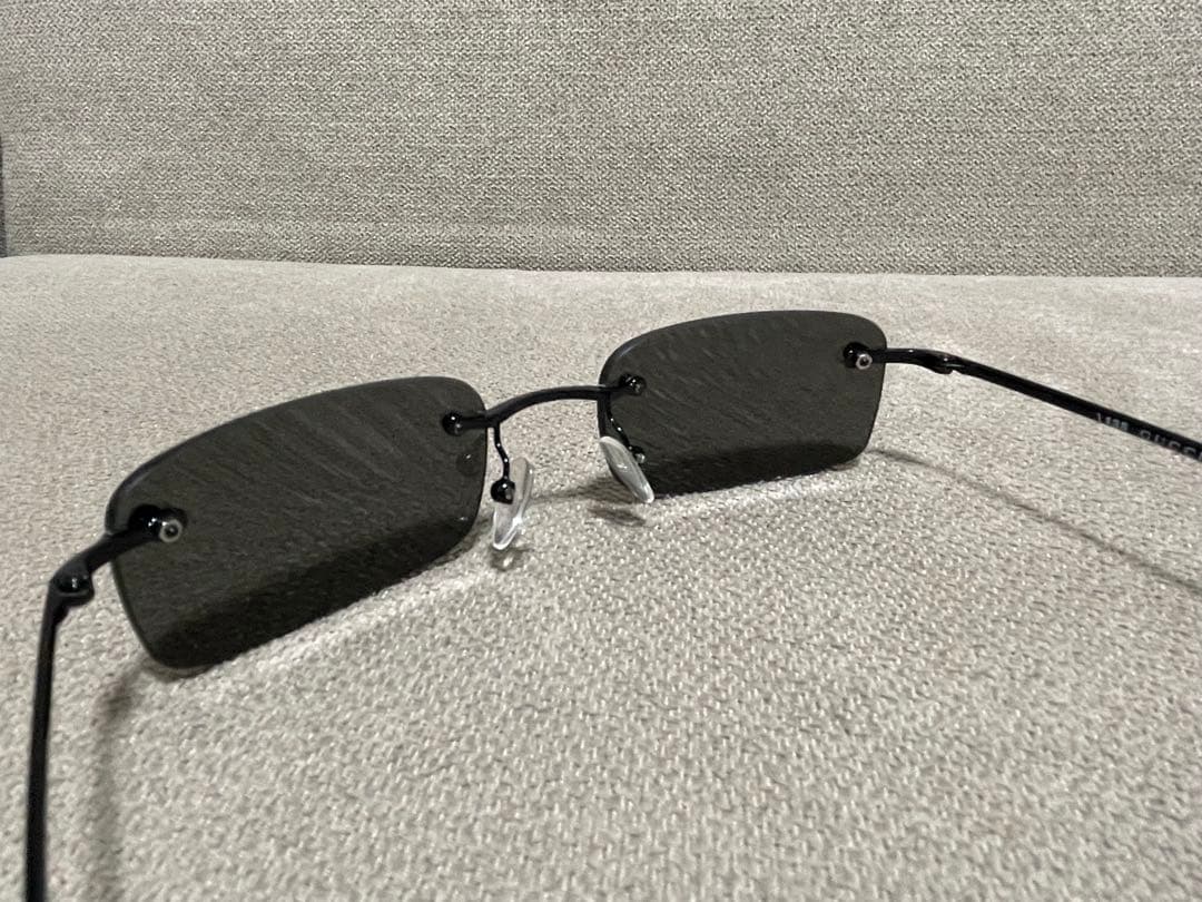 GUCCI ブラックメタルフレームサングラス