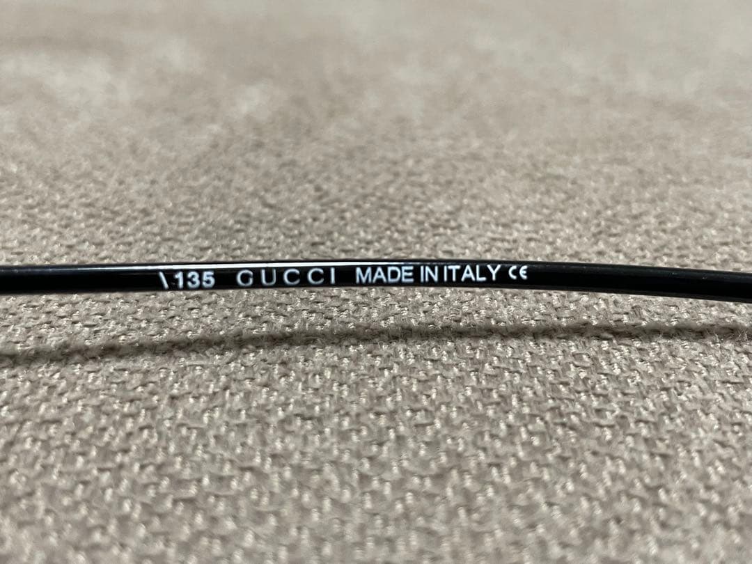 GUCCI ブラックメタルフレームサングラス