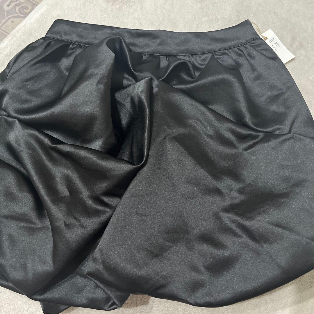 drape mini skirt 新品未使用　ブラック　黒　バルーンスカート
