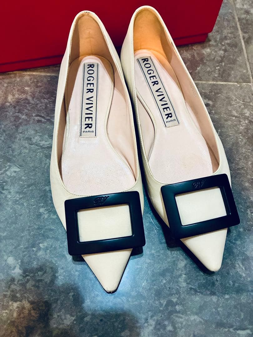 ROGER VIVIER アイボリーフラットシューズ　サイズ39