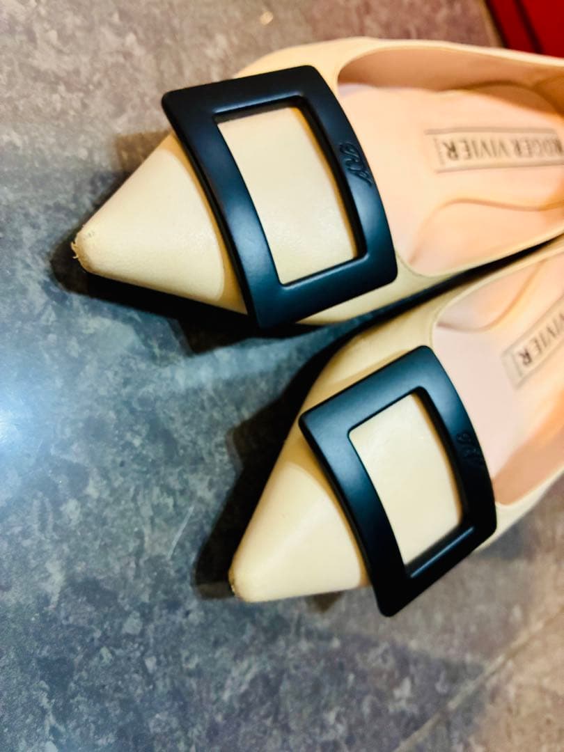 ROGER VIVIER アイボリーフラットシューズ　サイズ39