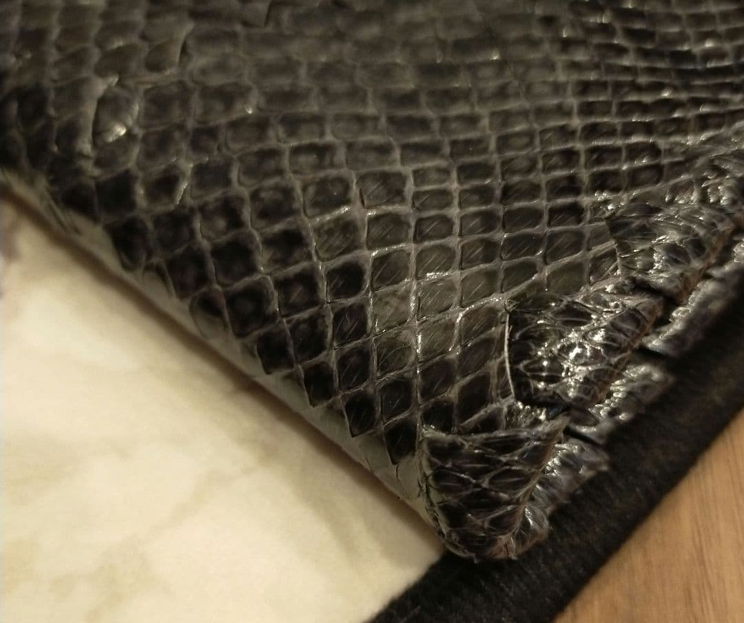 BOTTEGA VENETAボッテガヴェネタ パイソン クラッチバッグ