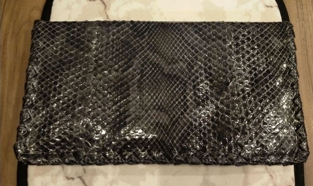 BOTTEGA VENETAボッテガヴェネタ パイソン クラッチバッグ