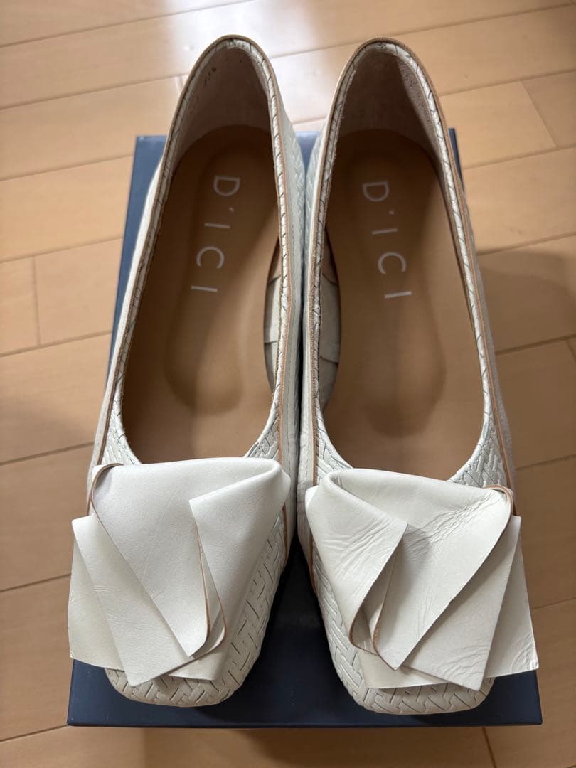 D'ICI クラフトリボンモチーフパンプス （ホワイトカタオシ)23.5センチ