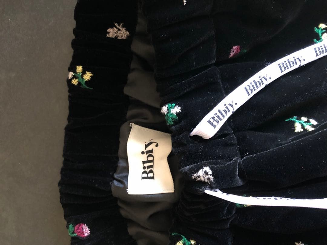 Bibiy　B.STARRY　PANTS　花柄刺繍テーパードシルエットパンツ