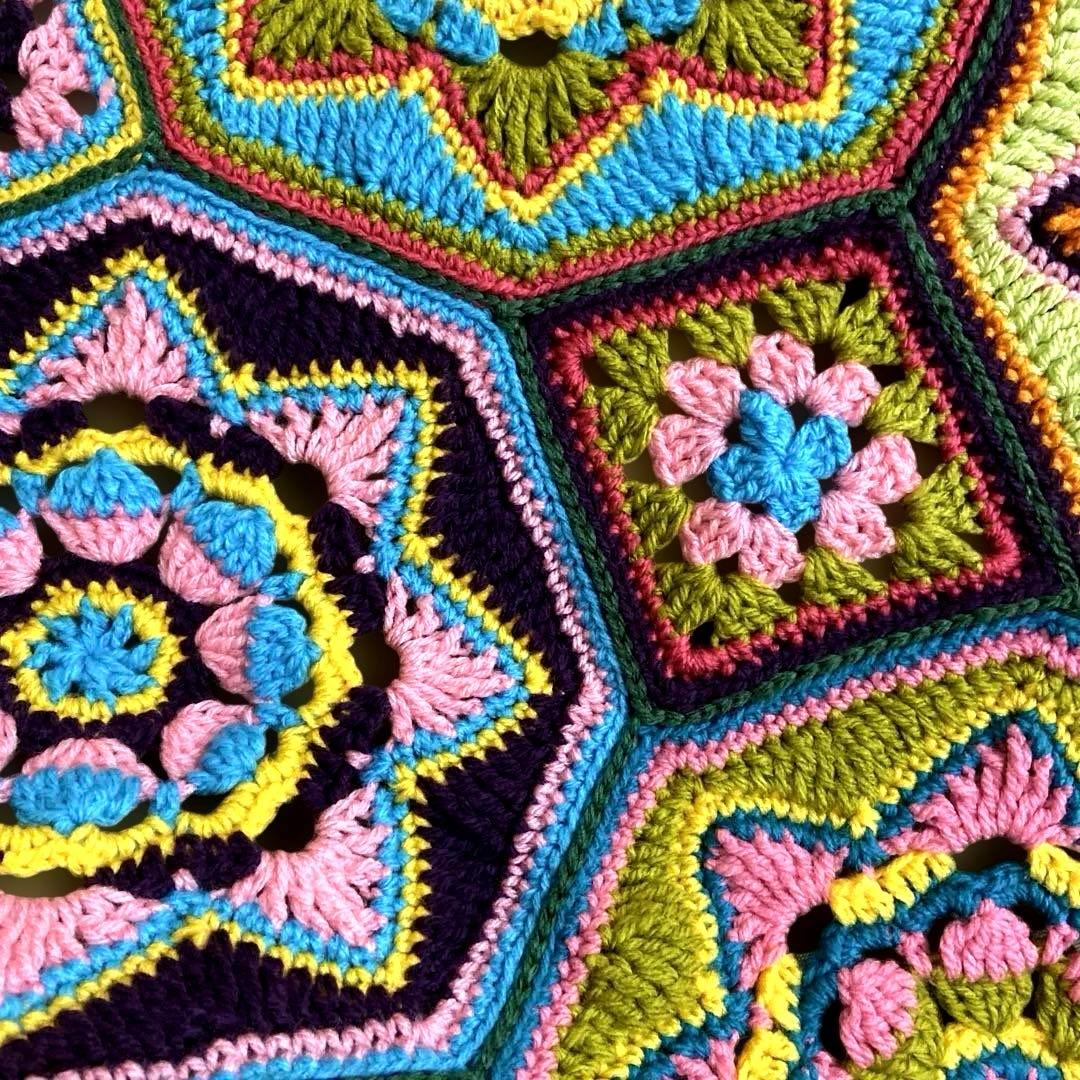 チュ子の編み物❣️出しっぱなし大判ブランケット・マルチカバー・ペルシャタイル編み