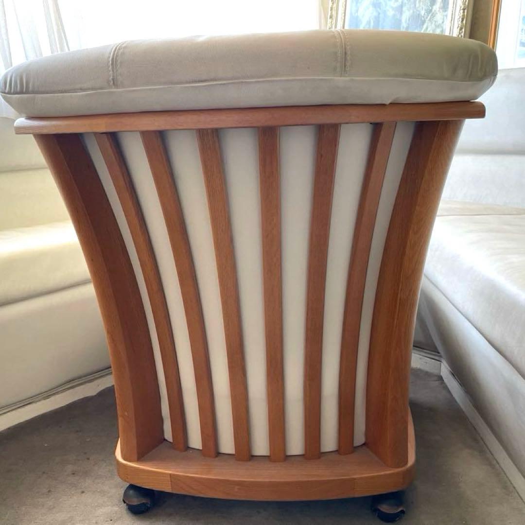 ホワイトレザー1人掛けソファ キャスター付き