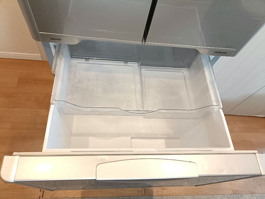 HITACHI 4ドア冷蔵庫 シルバー　2011年式