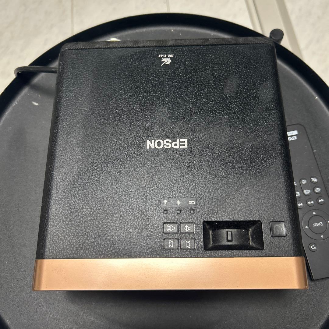 極美品　最終値下　断捨離価格　エプソン　EF-100B プロジェクター