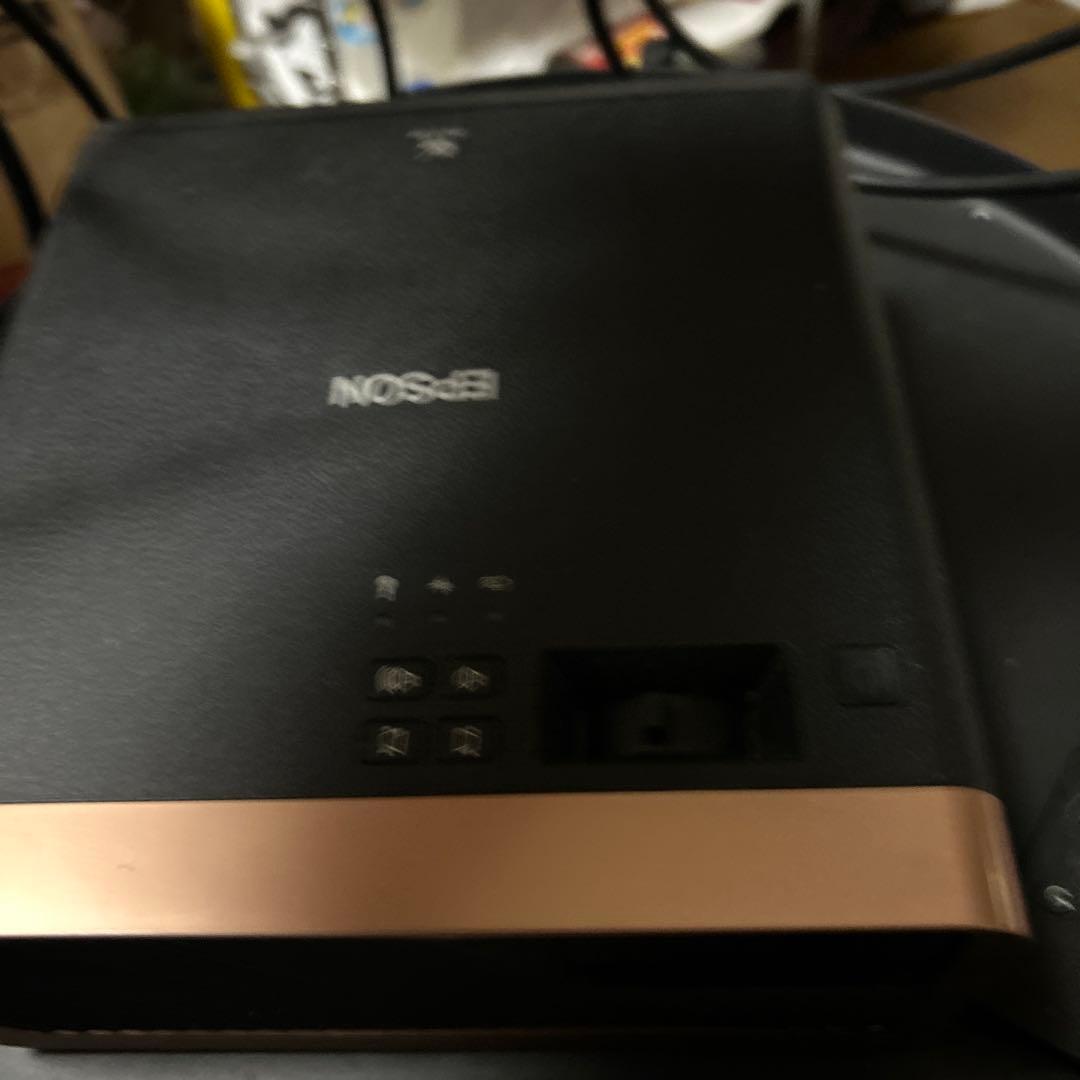 極美品　最終値下　断捨離価格　エプソン　EF-100B プロジェクター