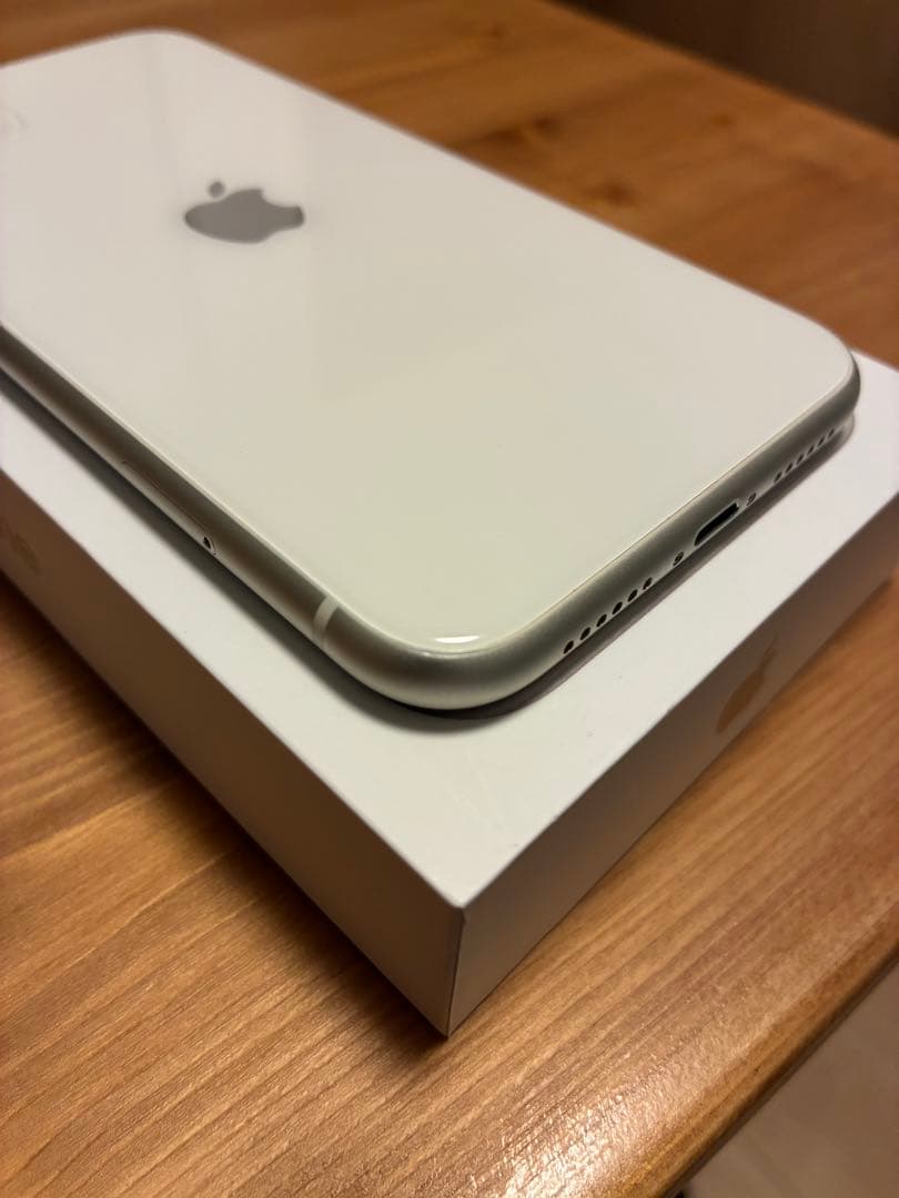 美品 iPhone 11 64GB