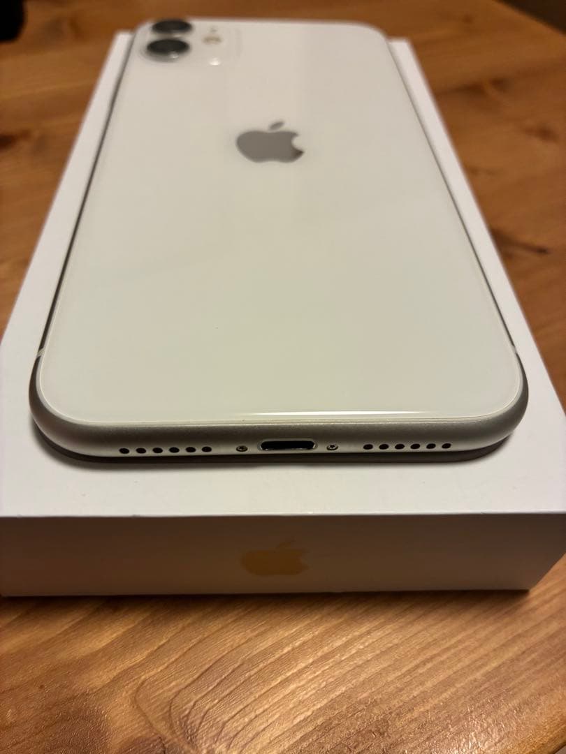 美品 iPhone 11 64GB