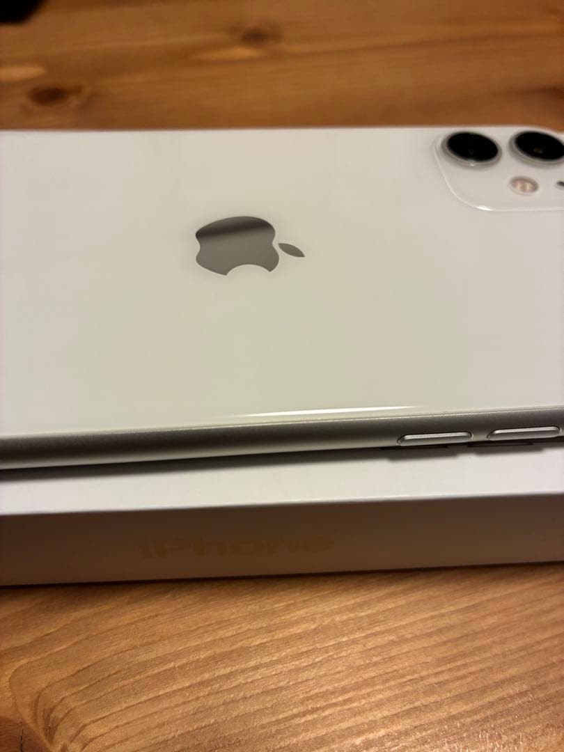 美品 iPhone 11 64GB