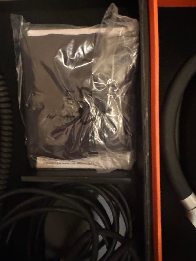 ノイマン　スタジオ用密閉型ヘッドフォン NDH 20 NEUMANN