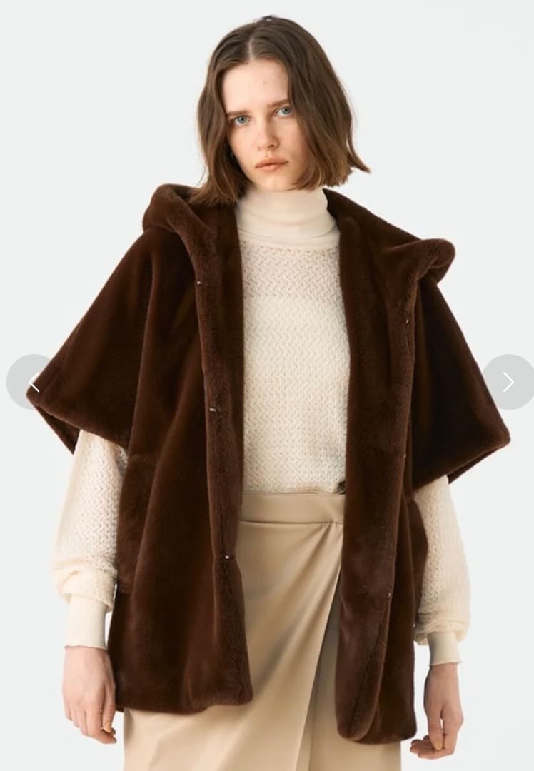 TOMORROWLAND ベスト　ジレ　スムースファー フーディーポンチョ