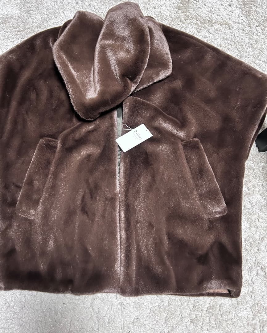 TOMORROWLAND ベスト　ジレ　スムースファー フーディーポンチョ