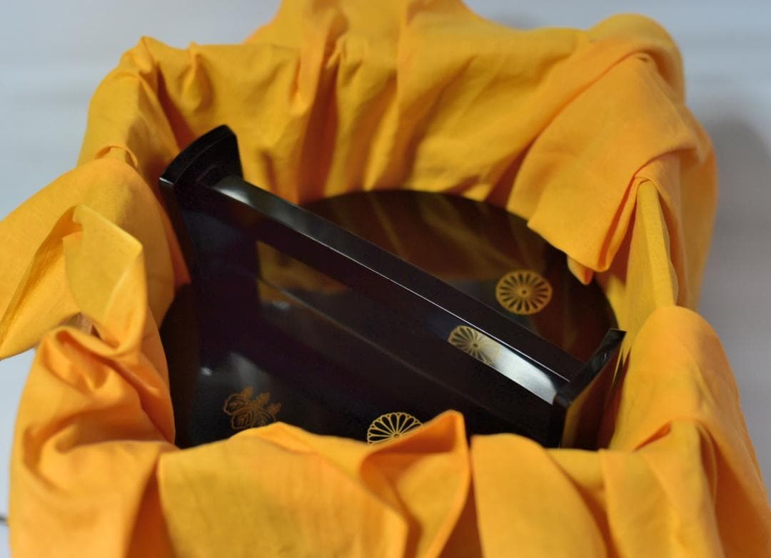 真塗光越造、菊桐紋手桶水指　【極上品】お茶道具／共箱