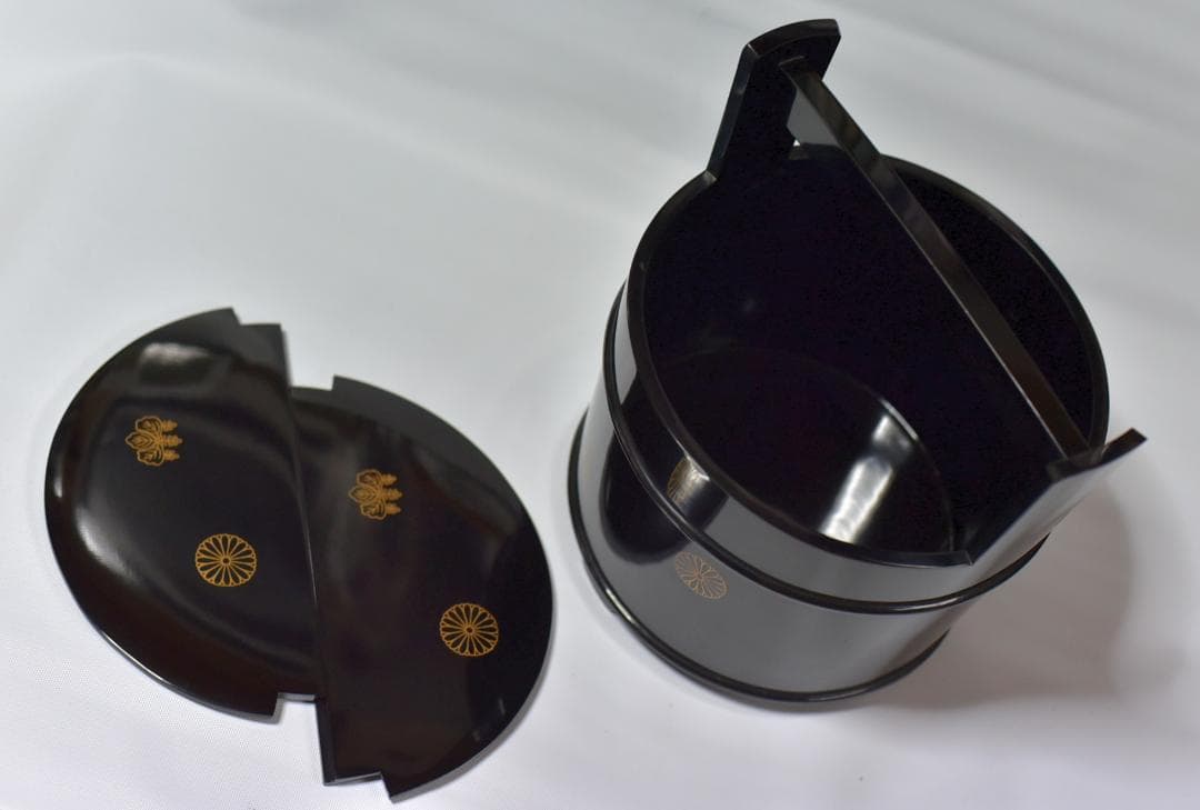 真塗光越造、菊桐紋手桶水指　【極上品】お茶道具／共箱