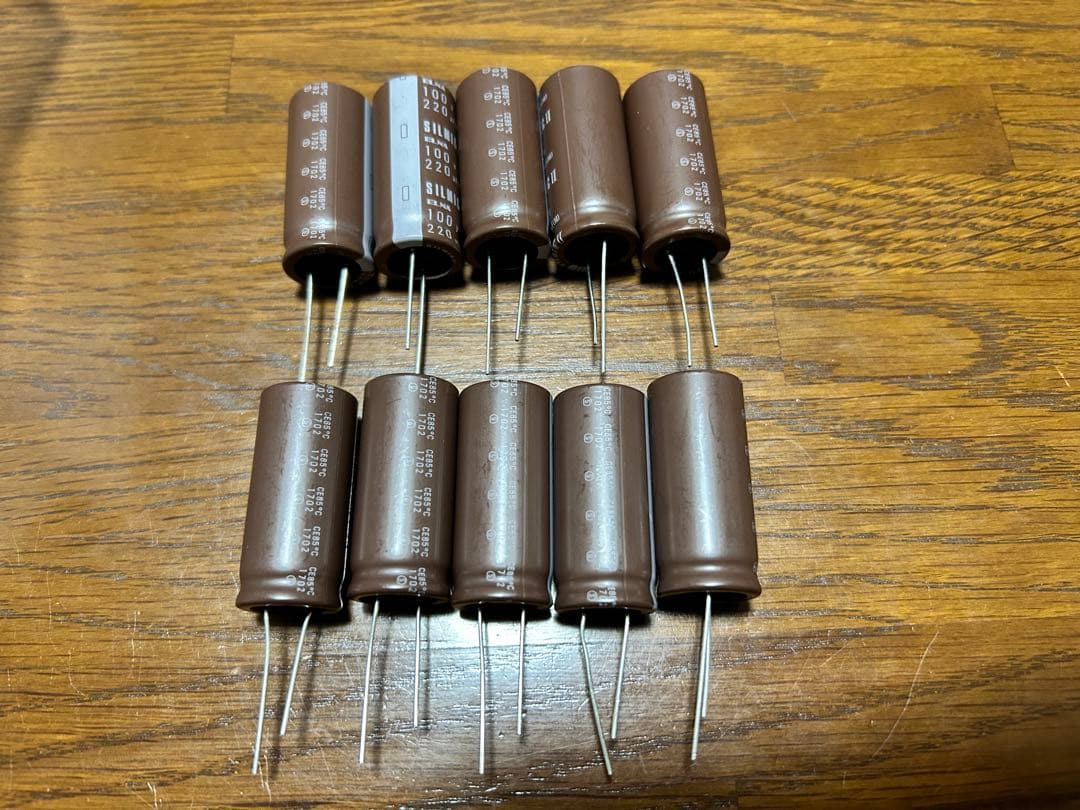 販売用在庫全数100v,220μF (SILMIC Ⅱ) 46個 (専用)