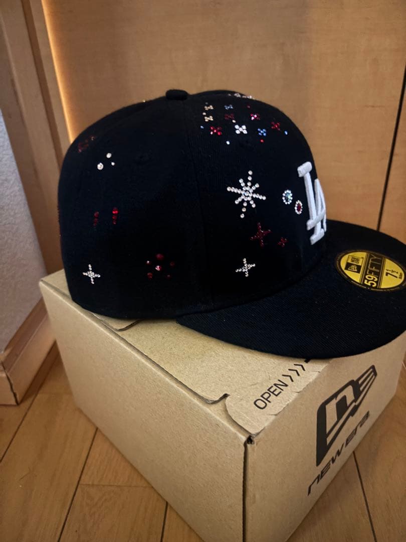 在庫処分New Era 59FIFTY ブラック 71/2スワロフスキー