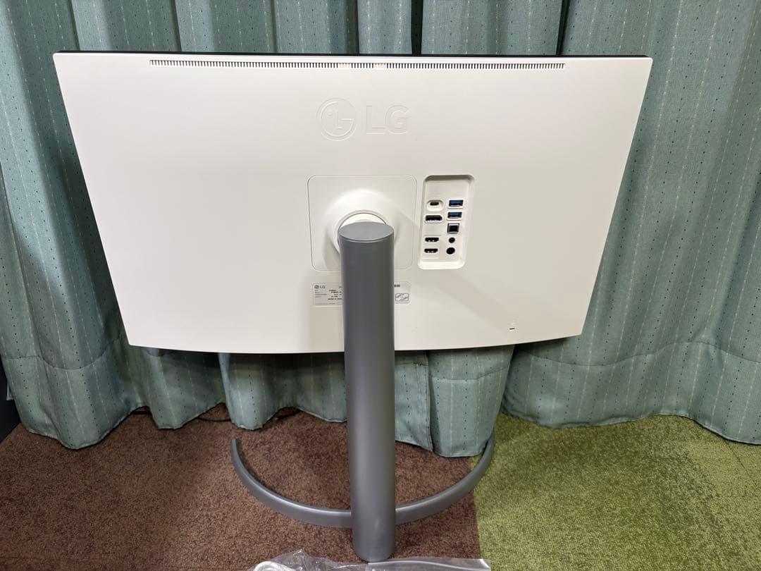 LG 4Kモニター UltraFine 27UQ850V-W 27インチ