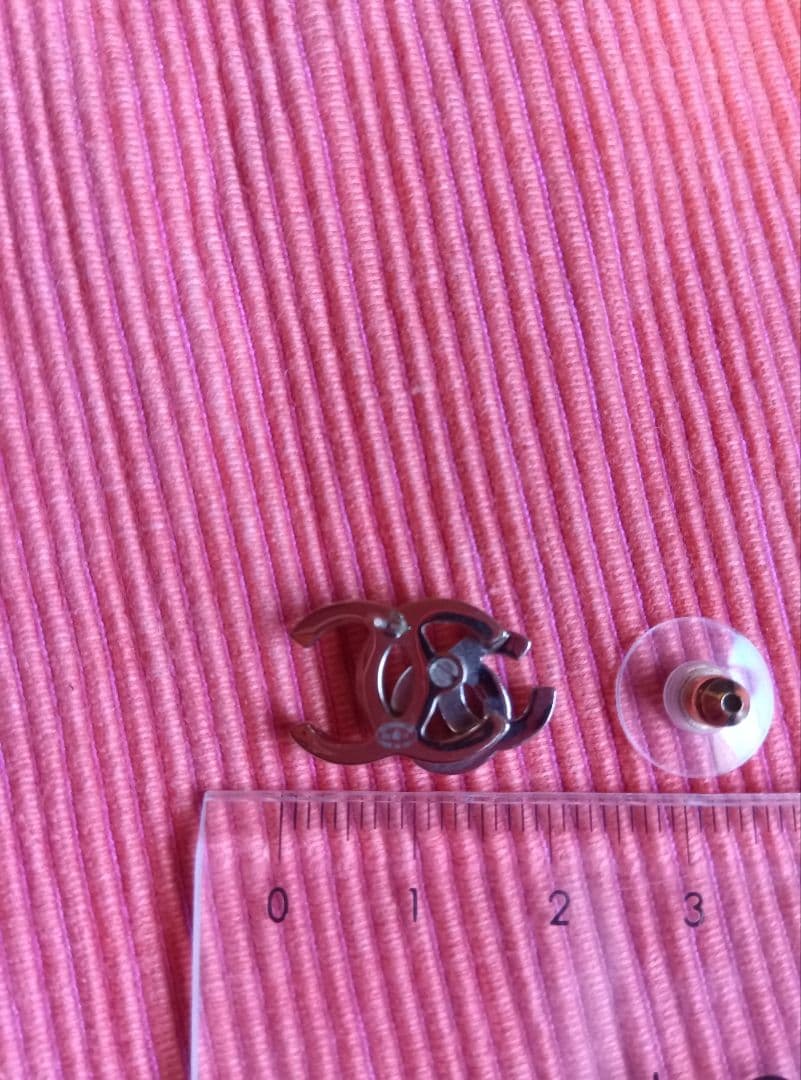 片耳のみ！CHANEL ダブルCCロゴ ゴールドピアス　21A　正規品♡