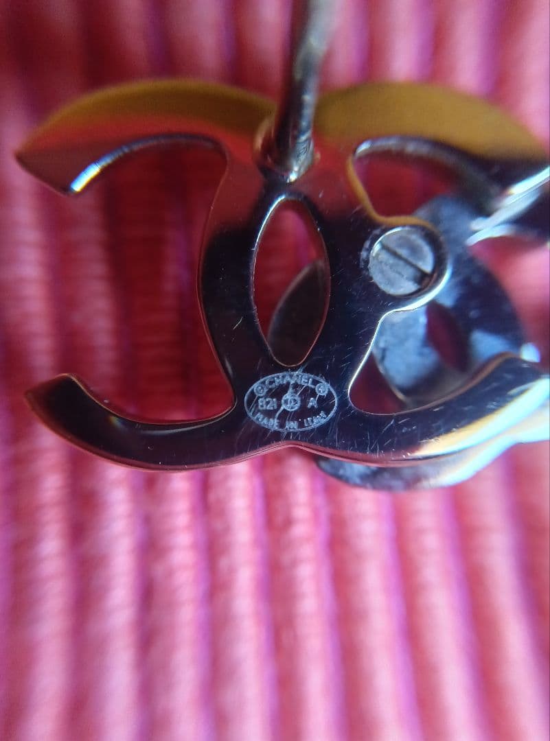 片耳のみ！CHANEL ダブルCCロゴ ゴールドピアス　21A　正規品♡