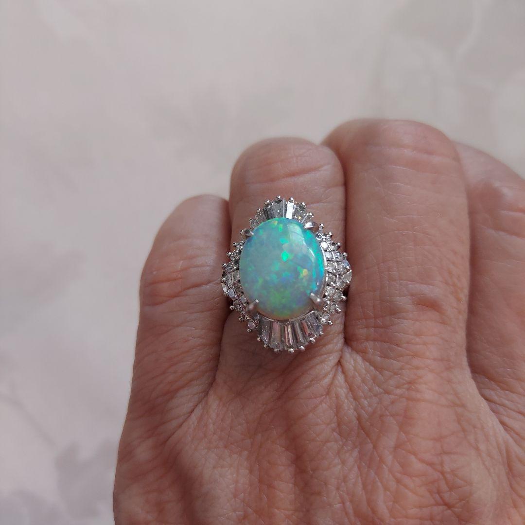 オパール3.25ct 重量12.5g ダイヤ取巻き大粒オパール指輪