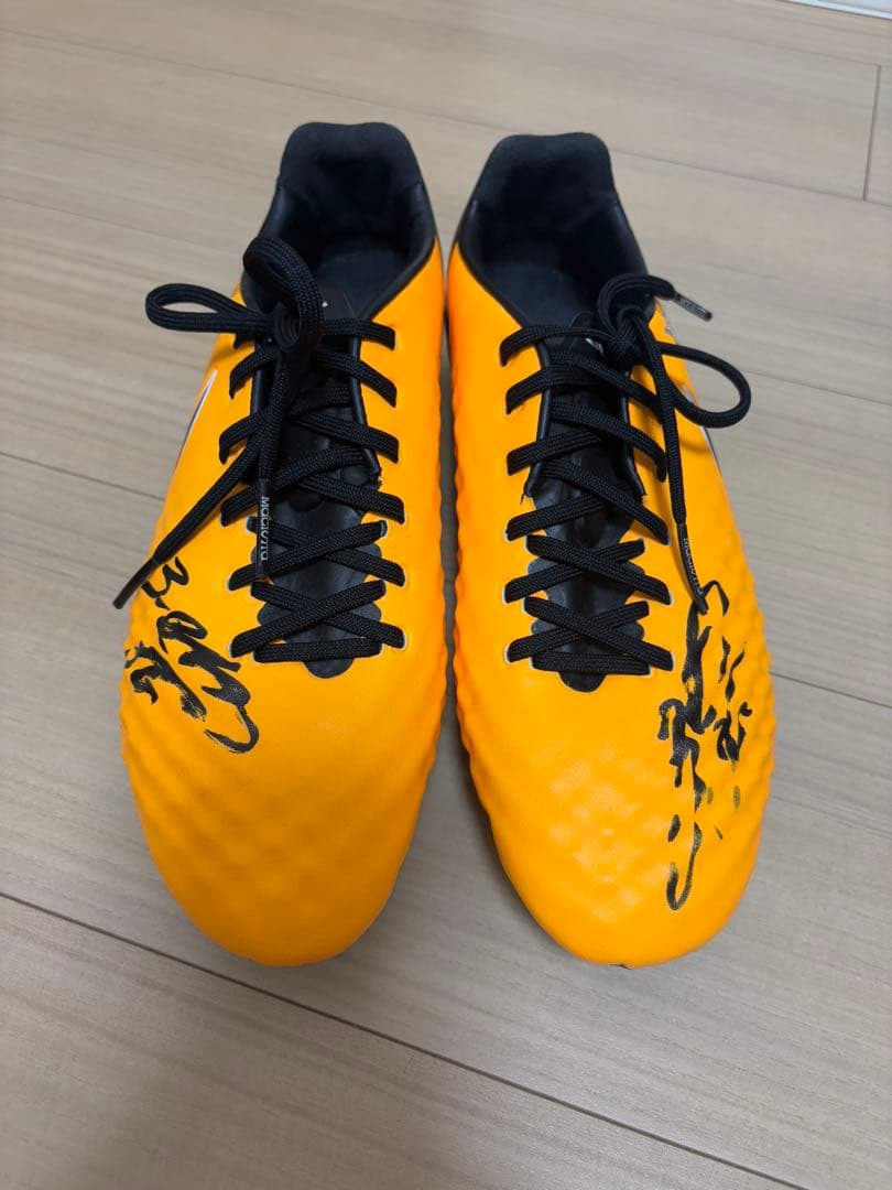 佐藤勇人　支給スパイク　直筆サイン入り