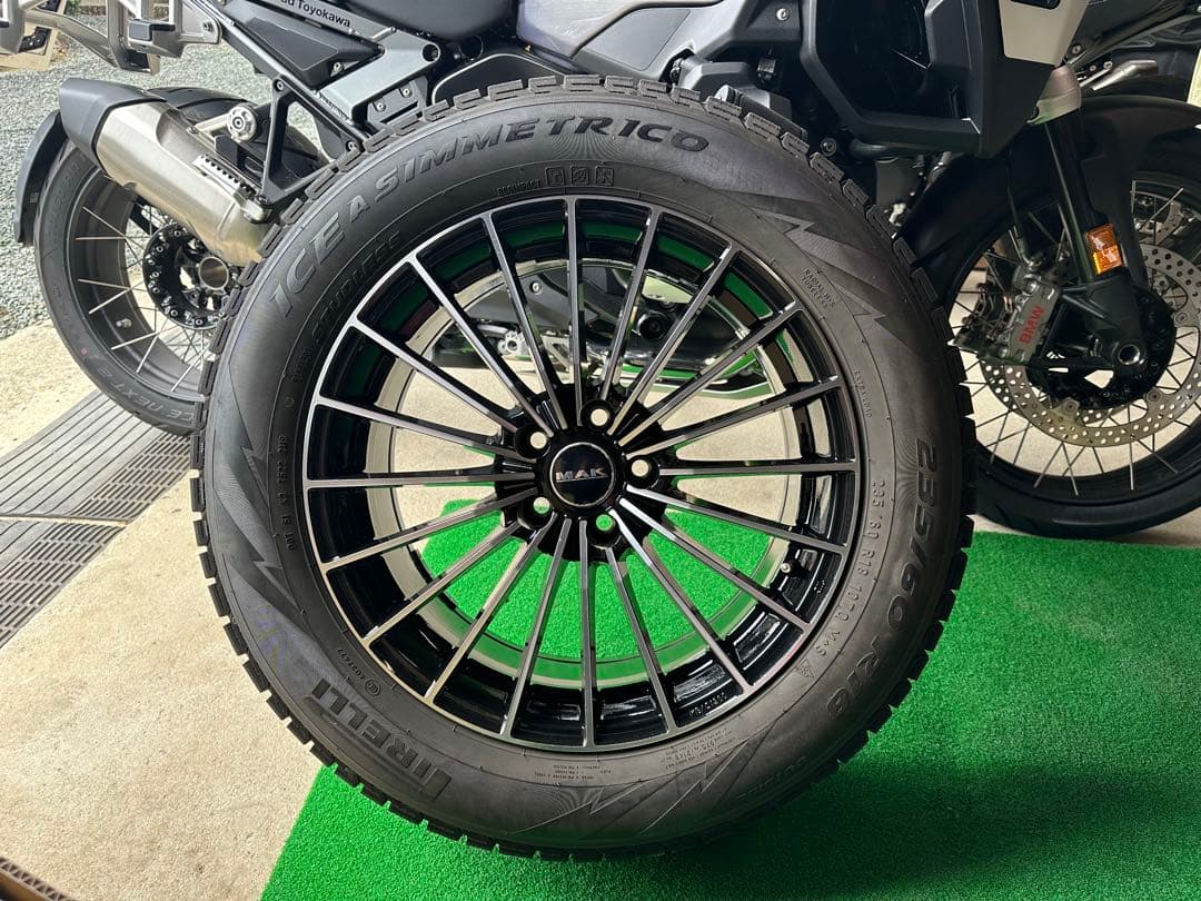 xxx。アルファロメオ ステルヴィオホイールタイヤ235/60R18