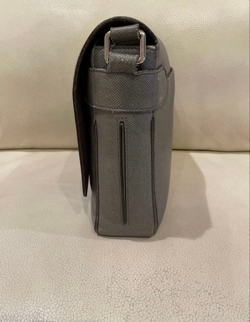 ルイヴィトン タイガ ロマン グレー ショルダー メッセンジャーバッグ