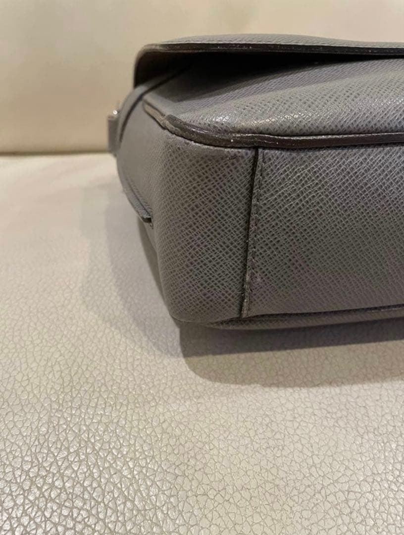 ルイヴィトン タイガ ロマン グレー ショルダー メッセンジャーバッグ