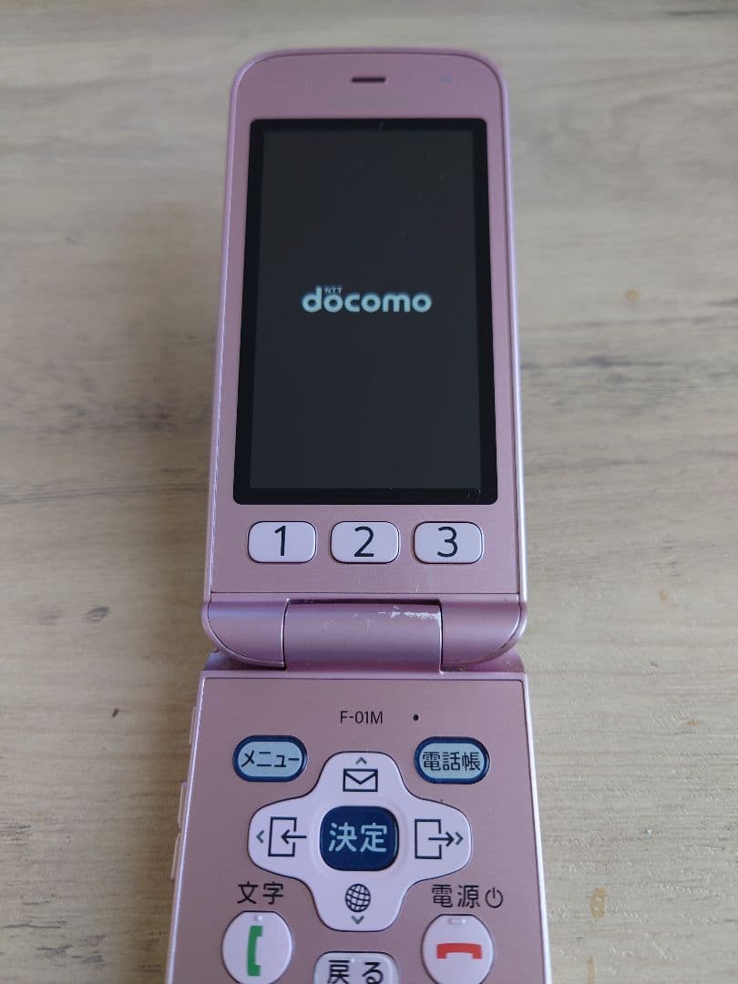 docomo F-01M ピンク　らくらくフォン中古