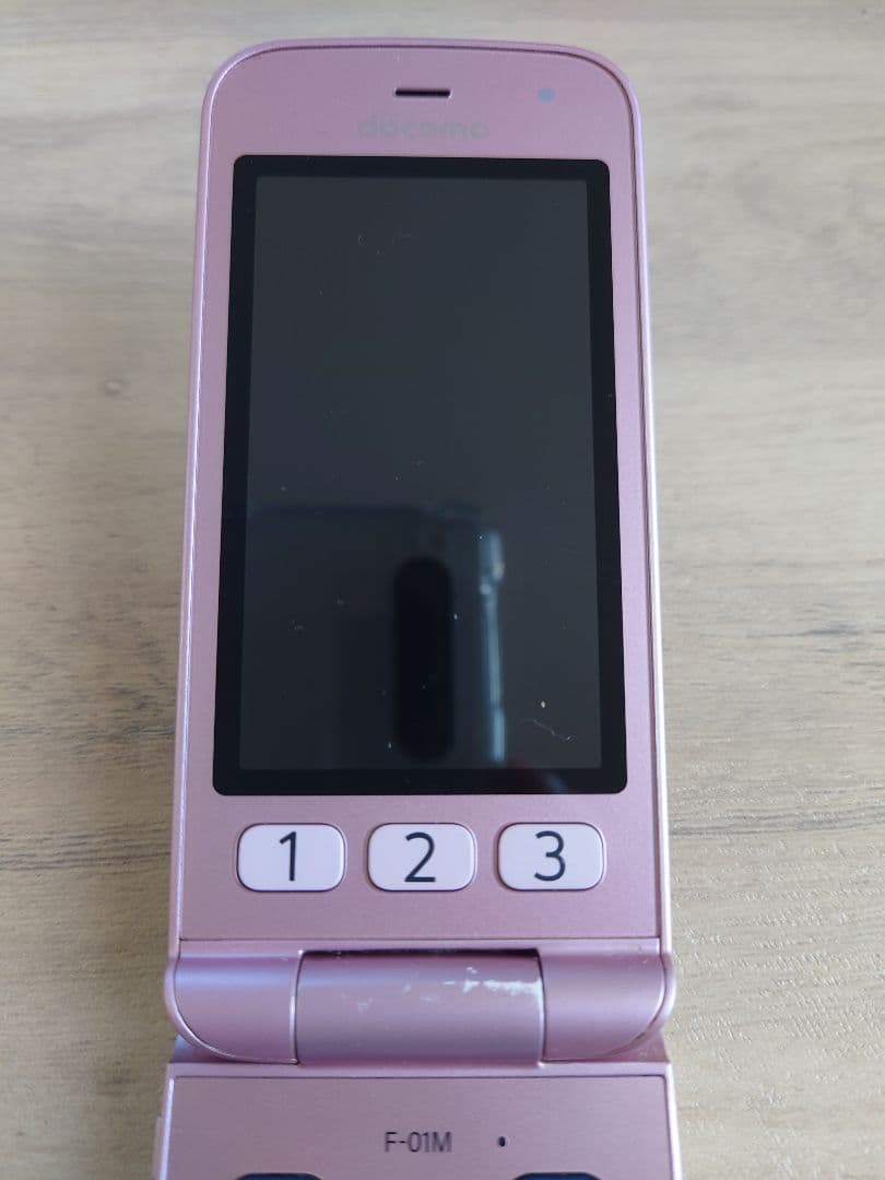 docomo F-01M ピンク　らくらくフォン中古