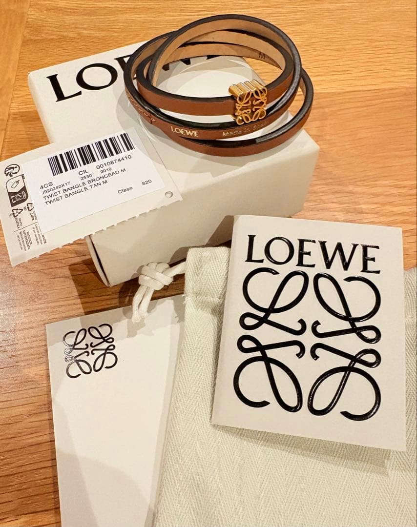 ロエベ　レザーバングル Mサイズ　ブレスレット