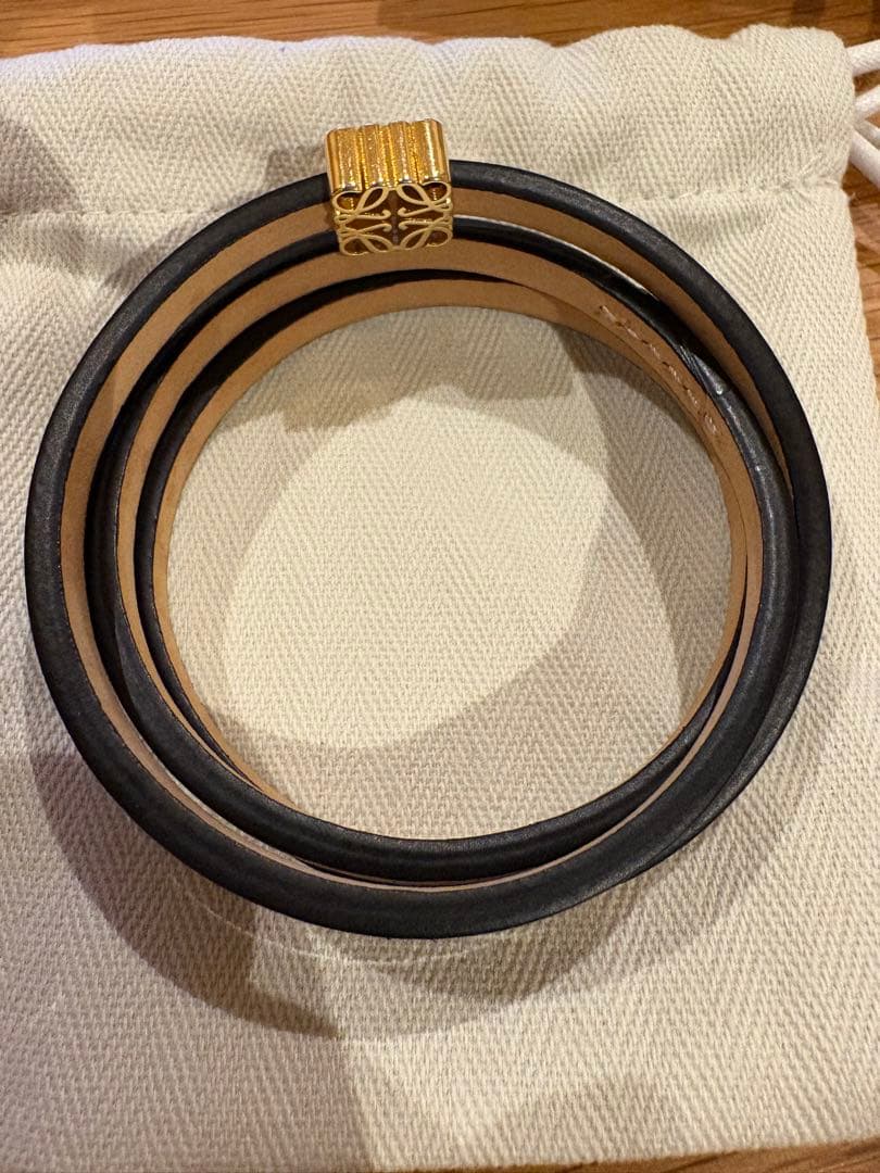 ロエベ　レザーバングル Mサイズ　ブレスレット