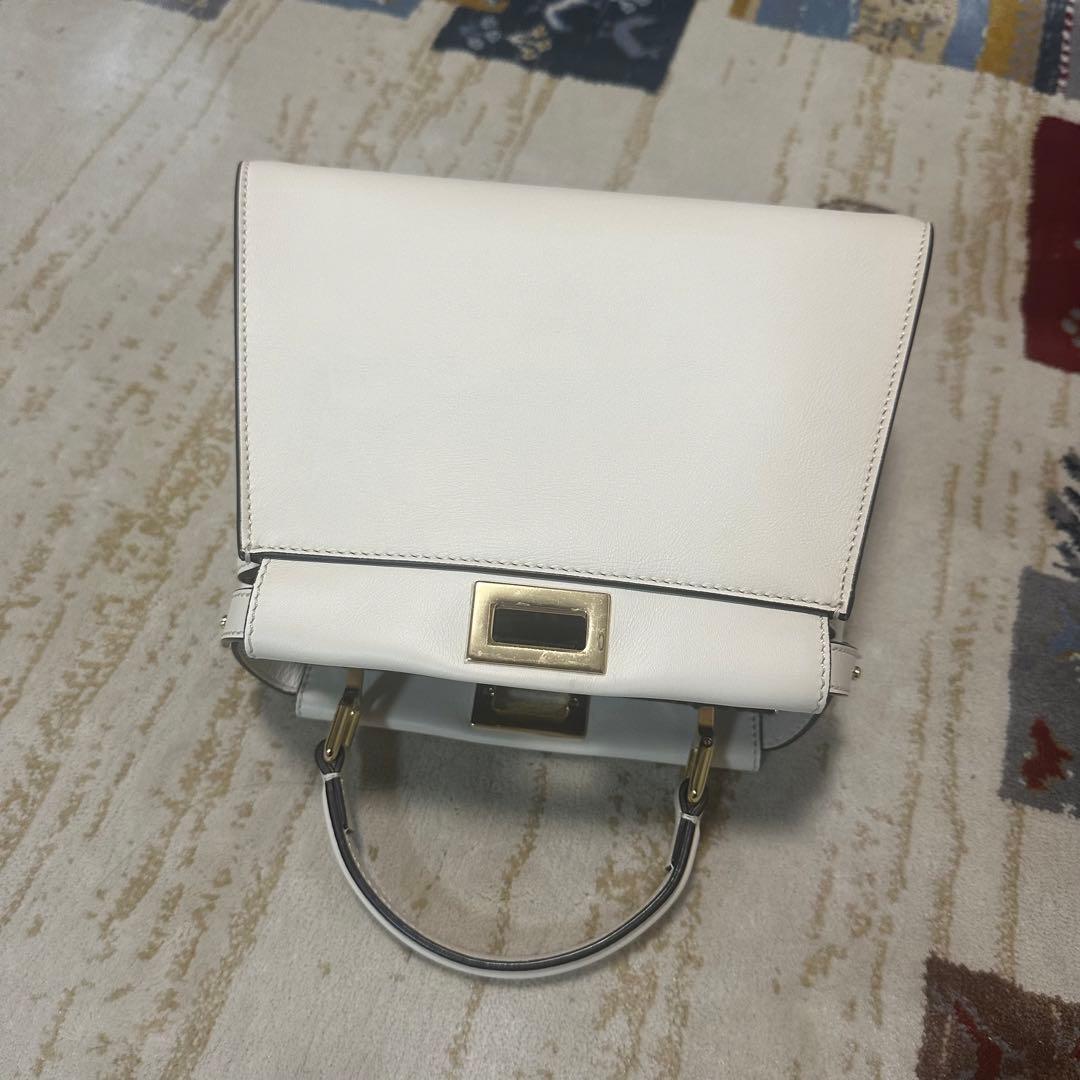 【新品未使用】フェンディ ピーカブー ミニ　ハンドバッグ　ホワイト